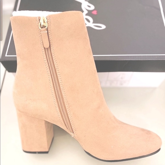 Qupid Warm Taupe Faux Suede Round Toe Inside Zipper Block Ankle Boots NWB 7 - Picture 10 of 12